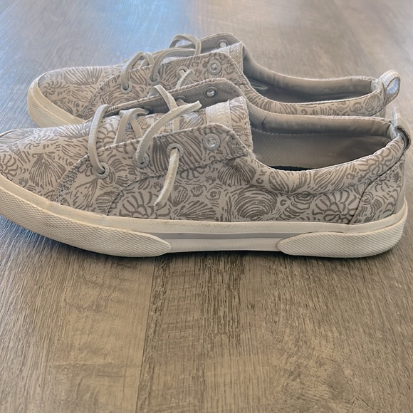 Leaf/Seashell Print🍃 🍂 Sperry Canvas Sneakers - Picture 5 of 6